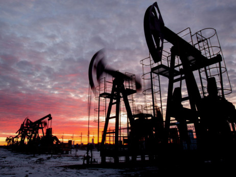 Нафтата поскапува додека Кина размислува за олабавување на Ковид мерките