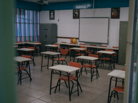 План: Недостигот од наставници ќе се реши со затворање училишта?