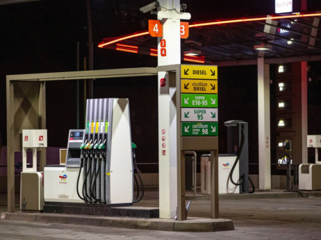 Дизелот поскапува за еден денар, бензините остануваат по иста цена