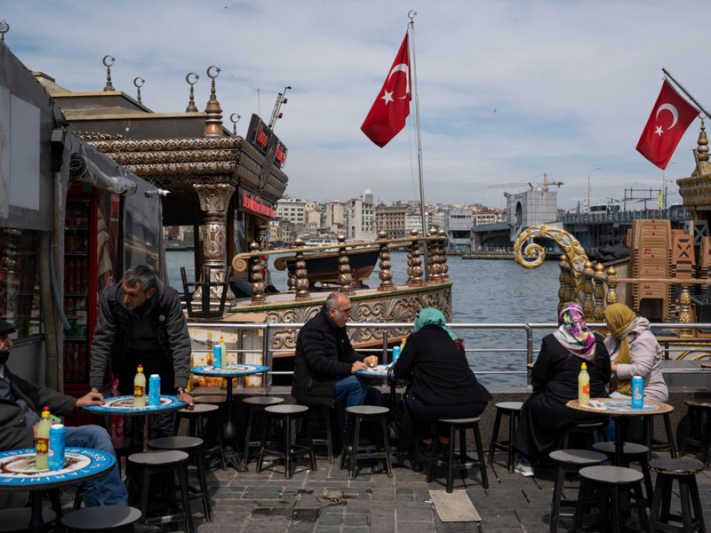 Турската инфлација под прогнозата, завршувајќи ја втората година на околу 65 отсто