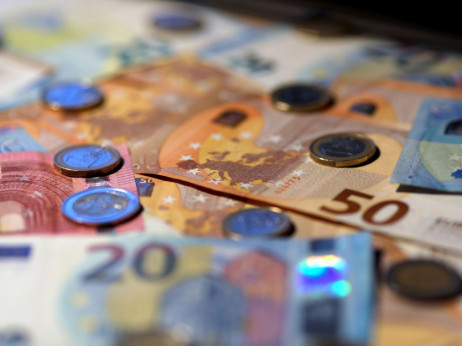 За една година од девизните резерви ‚исчезнаа‘ 820 милиони евра