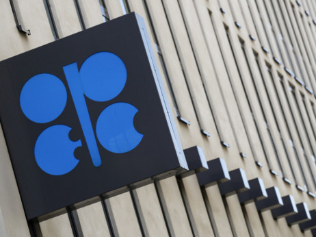 ОПЕК очекува преполовен раст на побарувачката на нафта