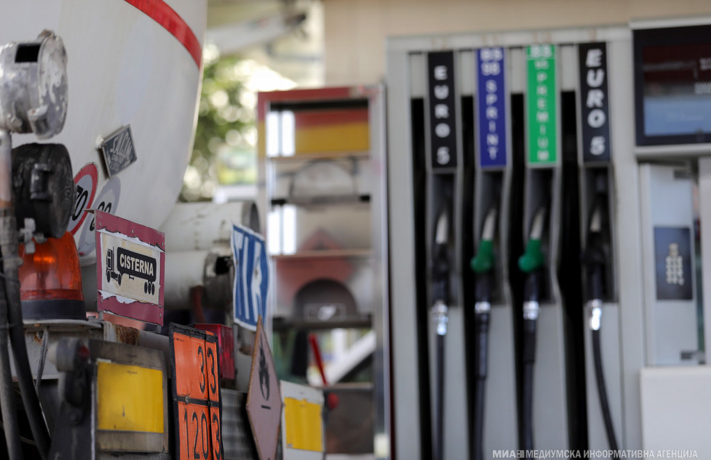 Со македонска просечна плата се купува најмалку гориво во регионот