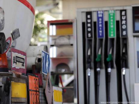 Со македонска просечна плата се купува најмалку гориво во регионот