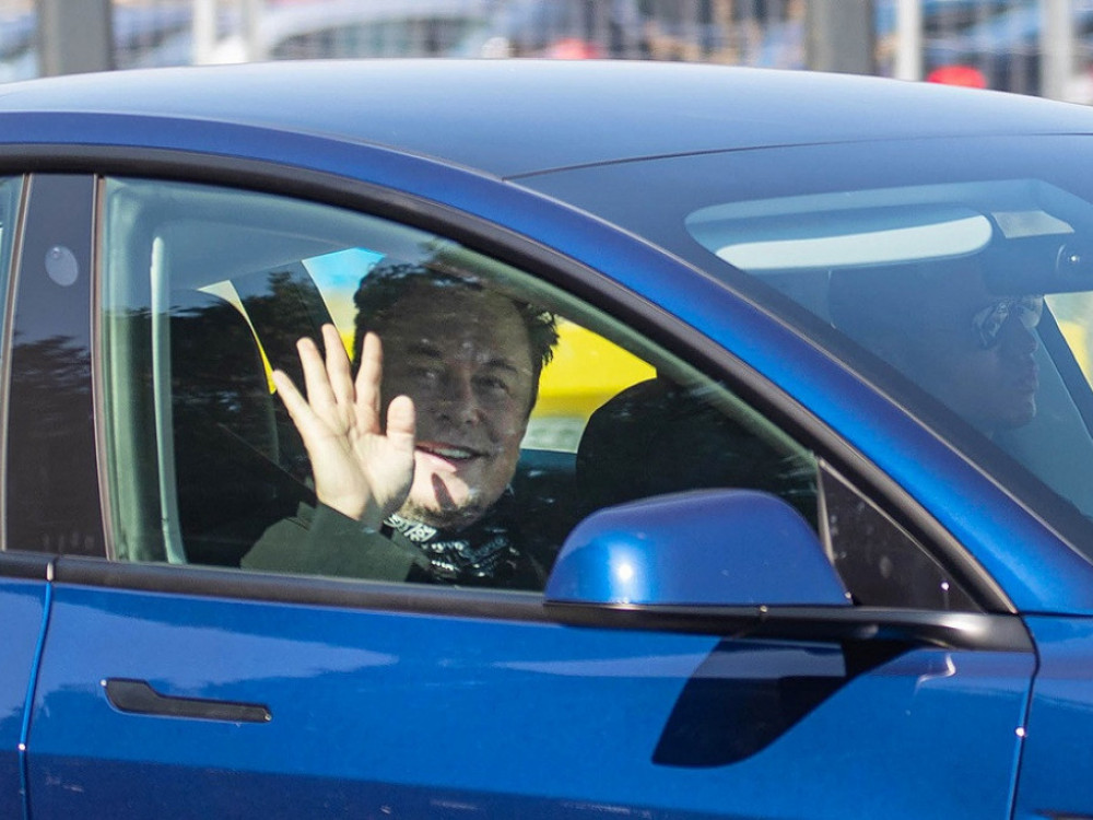 Мешаница по пораките на Маск за отпуштања