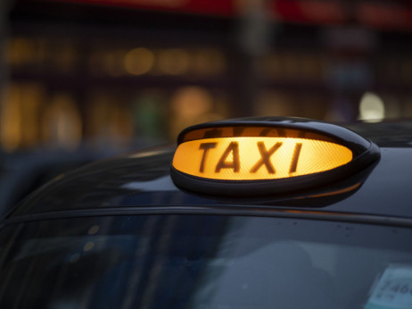 Таксито во Македонија е евтино, ама не за Македонците