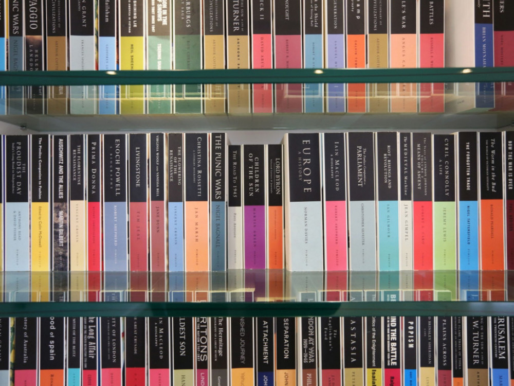 Издавачите ги зголемија профитите - читањето книги стана навика