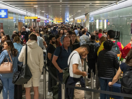 Хаос на аеродромите, доцнење и откажување летови има и во Македонија