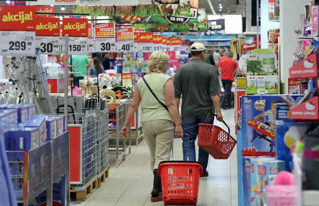 Хрватска: Конзум и ДМ ги прикажуваат цените во куни и евра