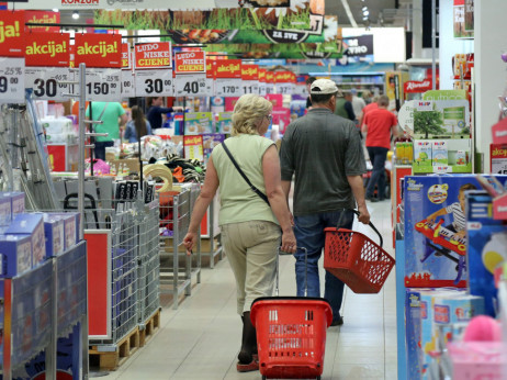 Хрватска: Конзум и ДМ ги прикажуваат цените во куни и евра