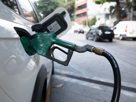 Падот на цената на горивата ја забави инфлацијата во САД