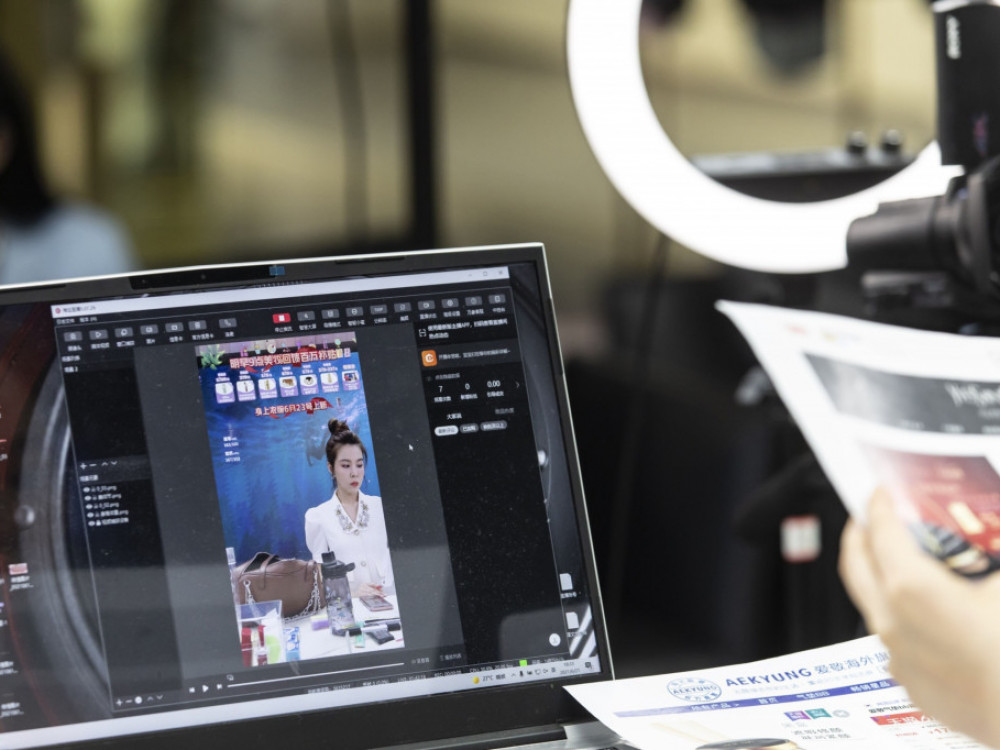 ‚Евробарометар‘: Порталите го превземаат информирањето на младите