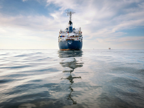 Руските танкери ги снемува од видикот во Атлантскиот океан