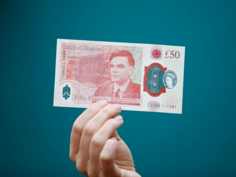 Британците имаат 100 дена да потрошат 14,5 милијарди фунти во стари банкноти