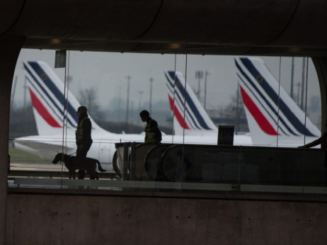 Неволји за патниците – штрајкот на аеродормот во Париз продолжува