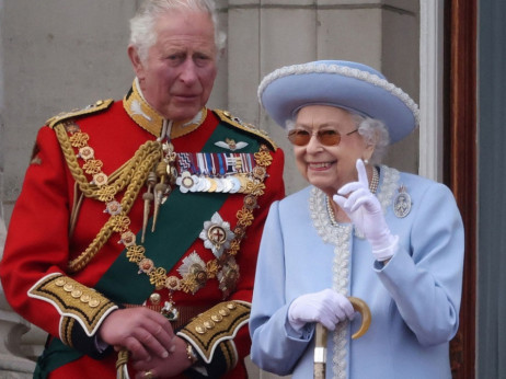 Колку ги чини Британците кралското семејство?