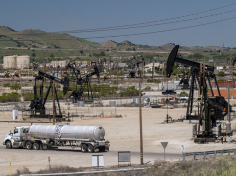 Нафтата расте пред одлуката на ОПЕК+ дали да го намали производството