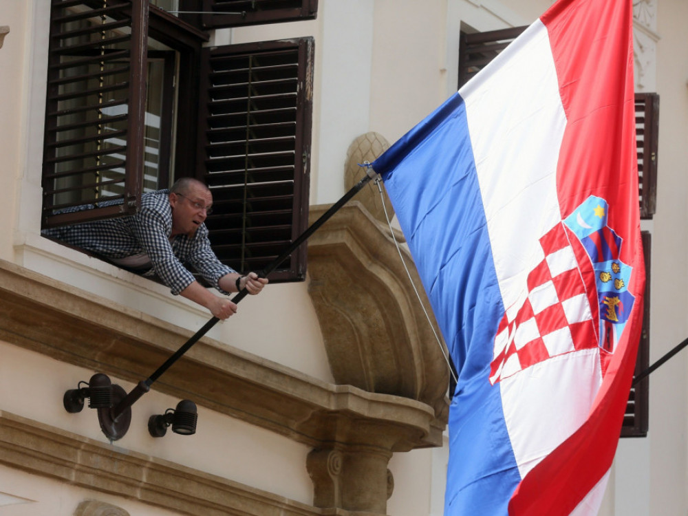 Административците во Хрватска ќе добијат најголемо зголемување на платите во ЕУ