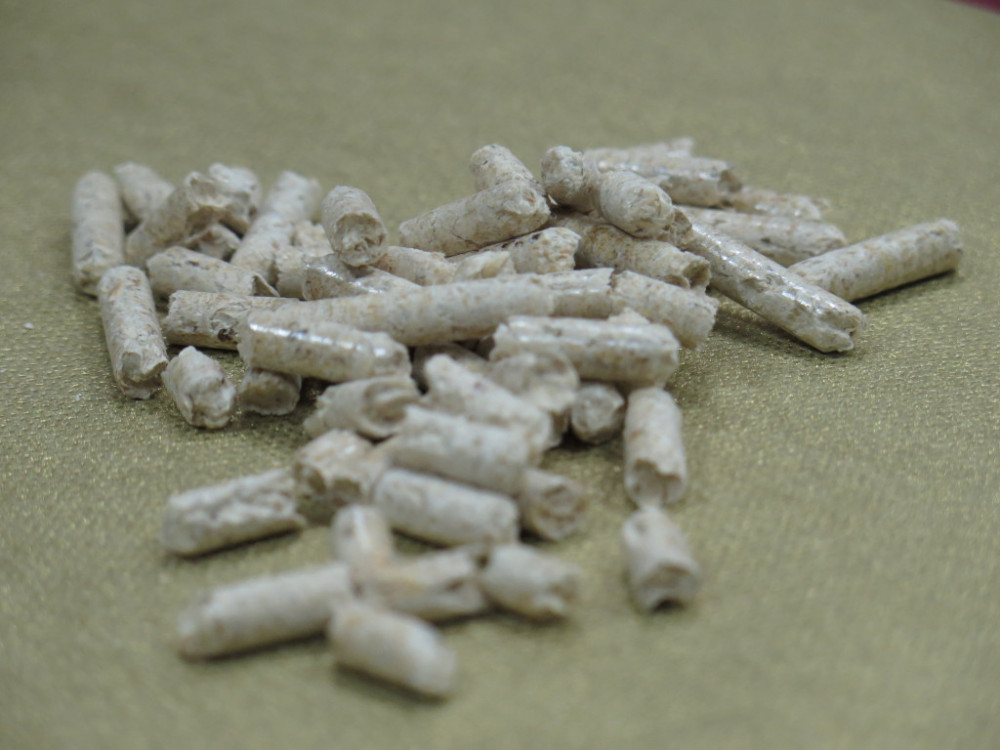 Владата ги замрзна маржите за огревното дрво и пелетите