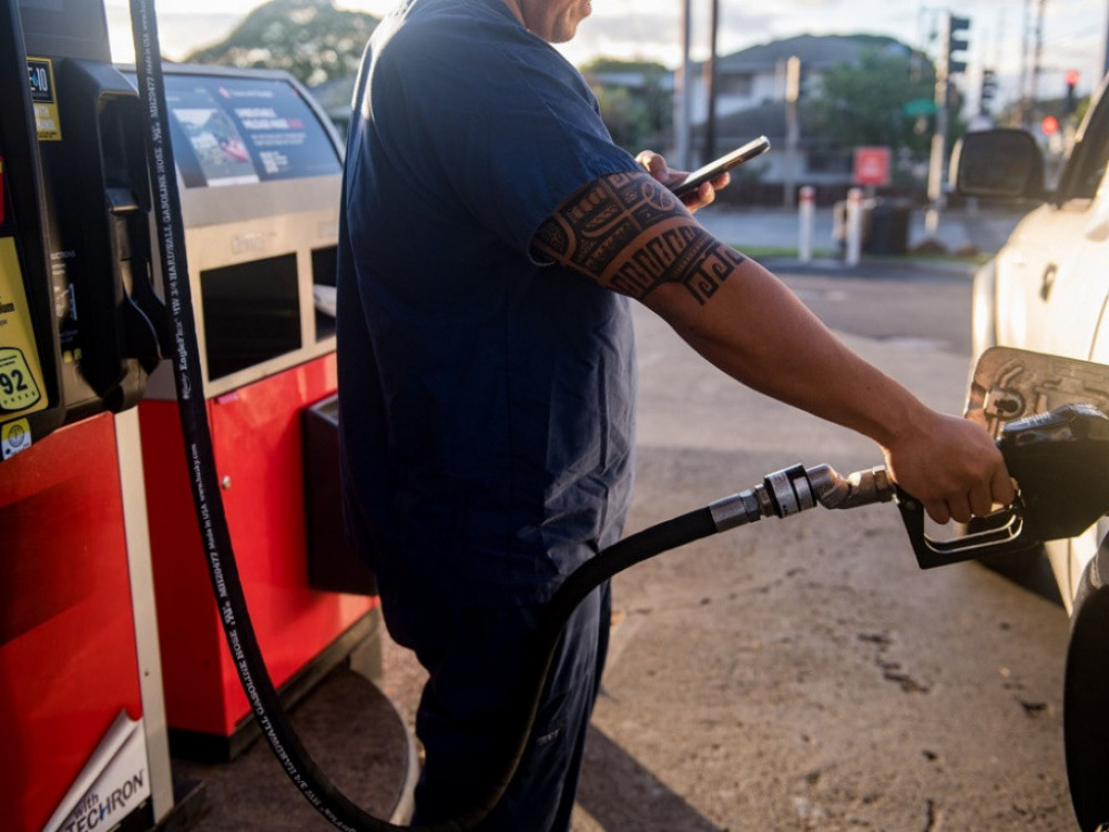 Цените на горивата во Хрватска од утре драстично се намалуваат