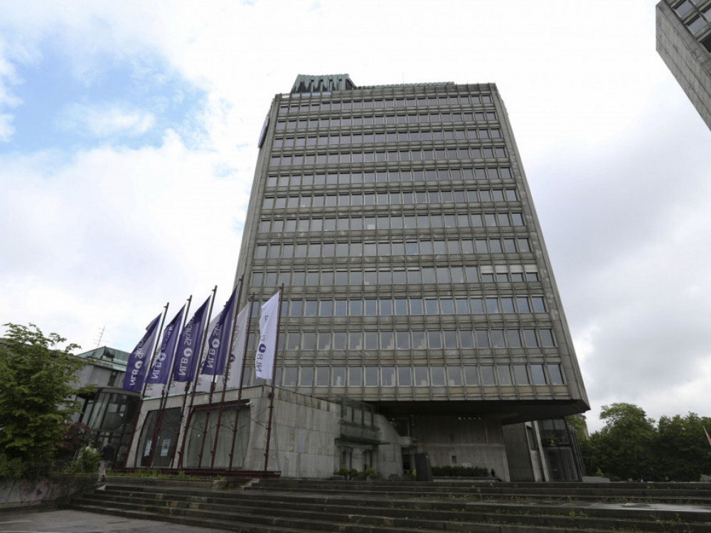 НЛБ груп до септември оствари добивка од 377,8 милиони евра