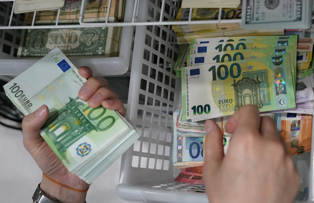 Европските пазари на пари стравуваат од построги правила на ЕЦБ за резервите