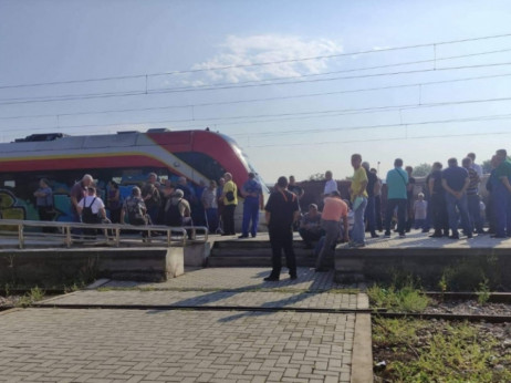 Во прекин железничкиот сообраќај Скопје - Гевгелија