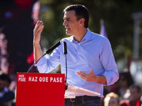 Шпанскиот премиер бара да не се носат вратоврски за да се штеди струја