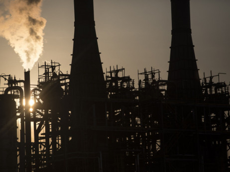 Нафтата скокна по сигналите дека ОПЕК може да го намали производството