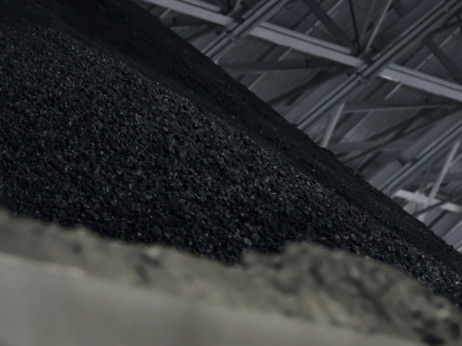 На Дунав во Бугарија заробени над милион тони јаглен за Србија