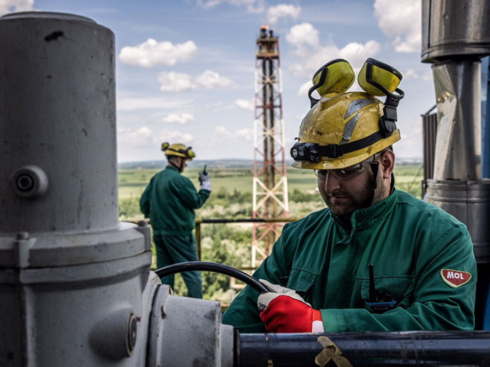 Унгарски МОЛ плати такса за Русија за да се обнови протокот на нафта