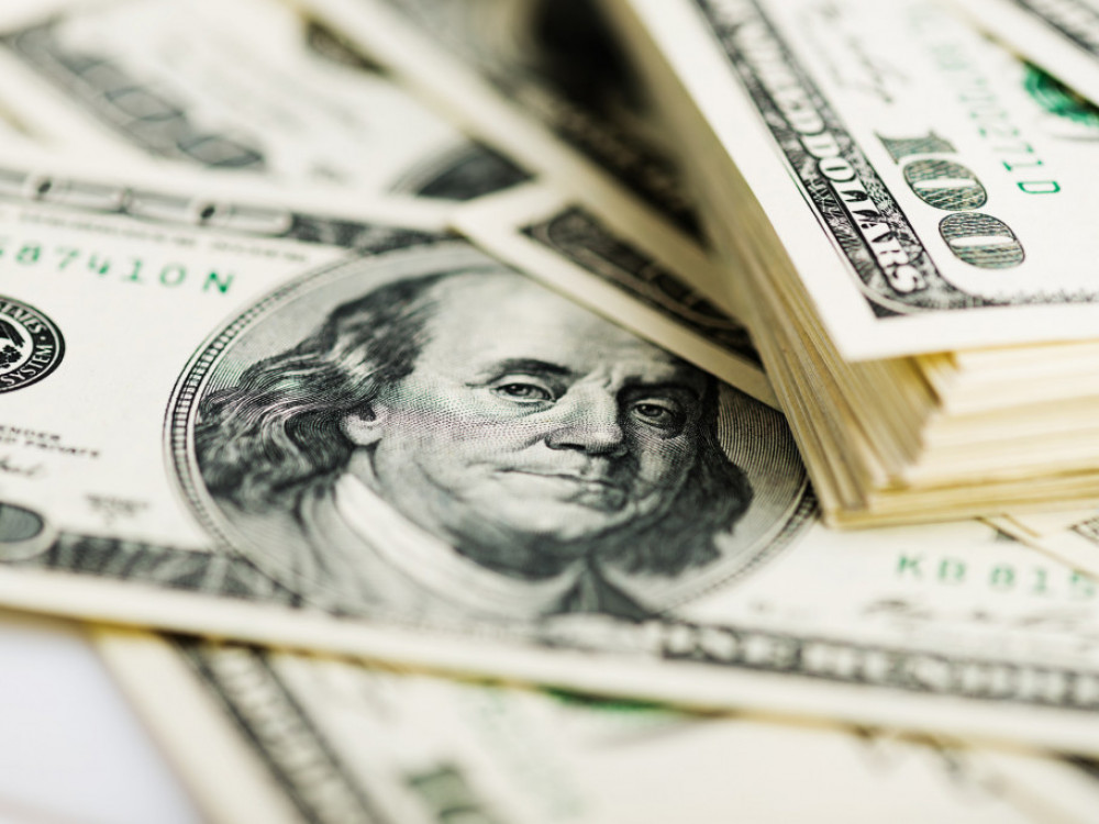 Нема меѓународна акција додека доларот ги 'гмечи' светските валути