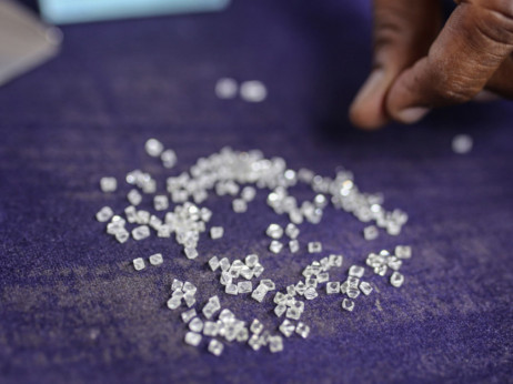 Извозот на дијаманти од Русија се враќа на ниво од пред воената криза
