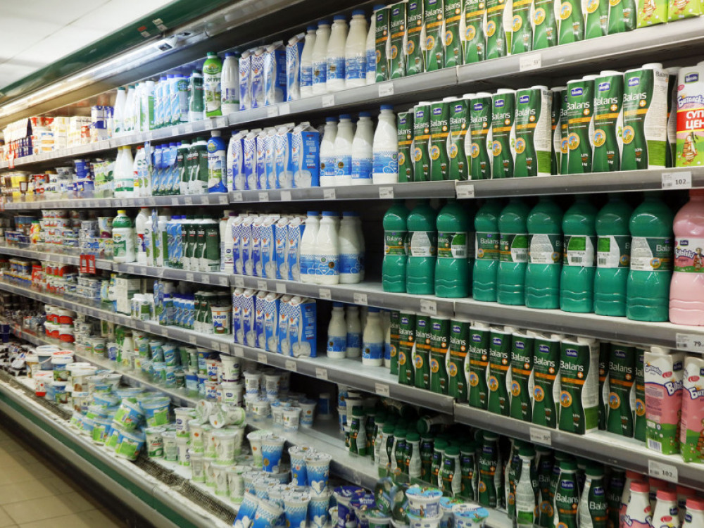 Владата ја укина царината за млеко и павлака