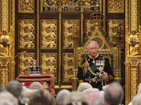 Чарлс Трети официјално е прогласен за крал со традиционална церемонија