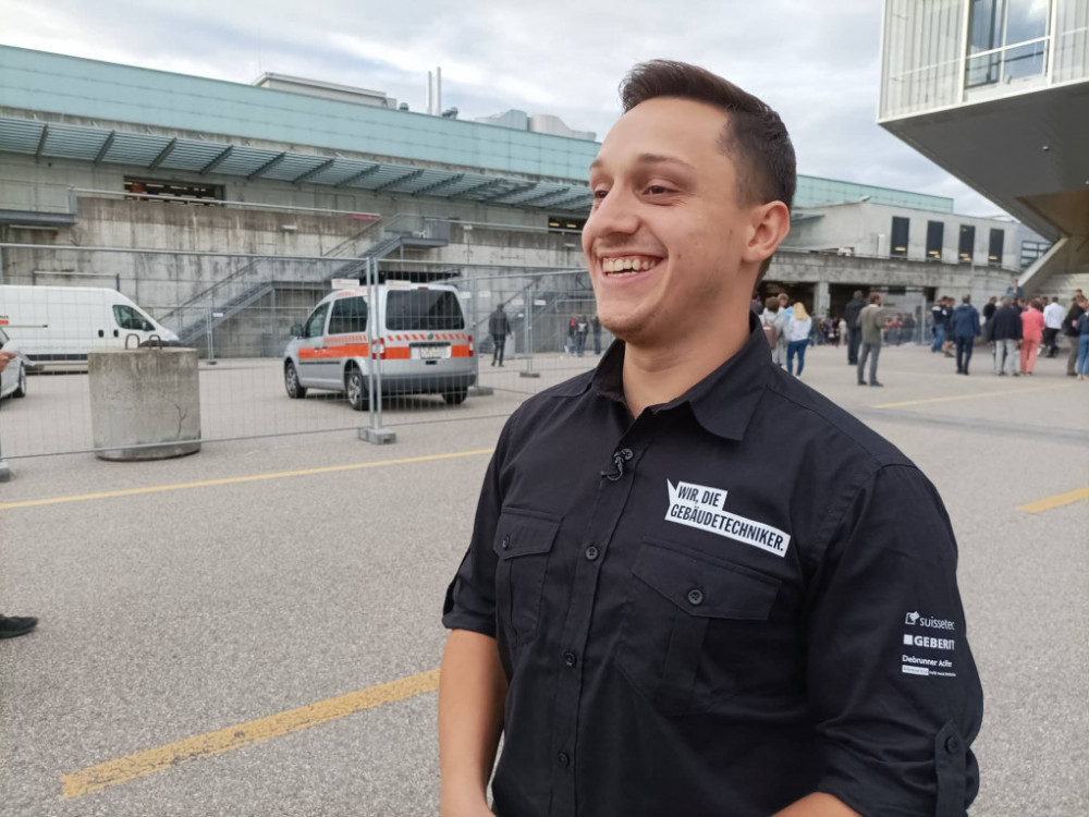 Филип Јованов, Македонец роден во Швајцарија, е меѓу шампионите на „SwissSkills 2022“