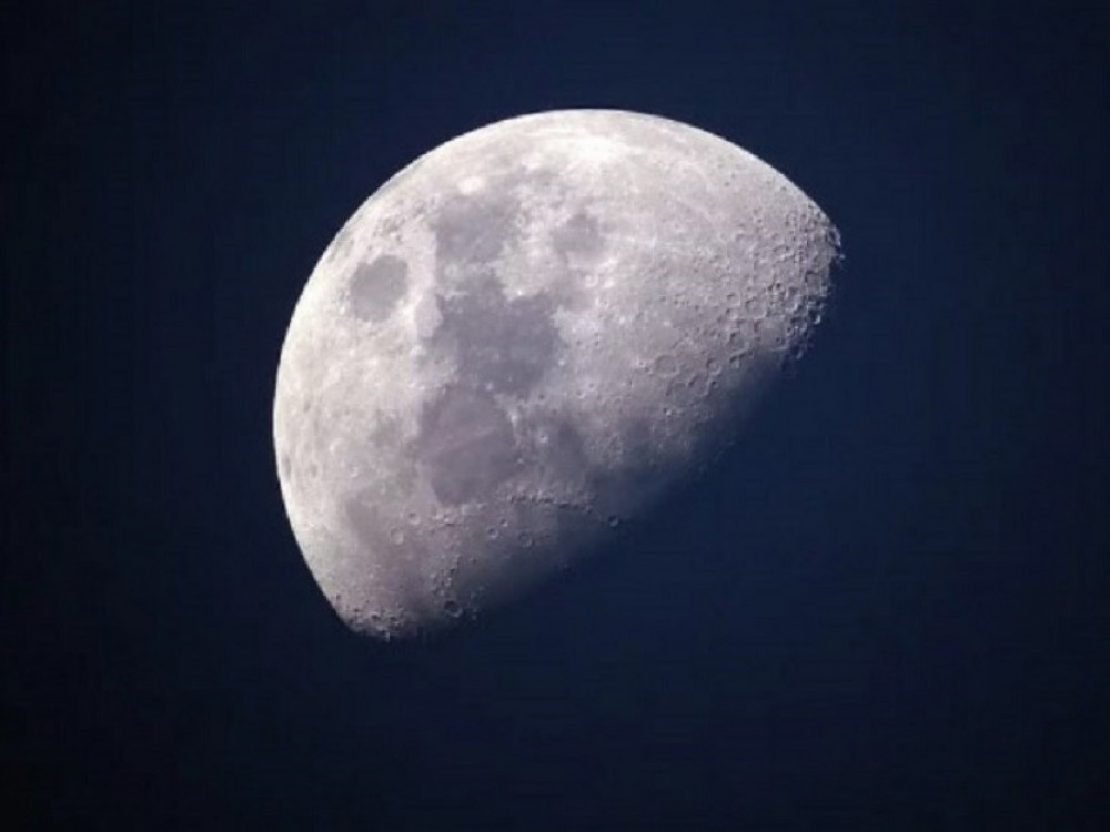 Кина најави повеќе мисии на Месечината откако пронајде нов минерал