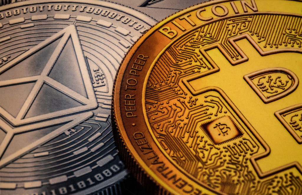 Криптосекторот „пука“ од оптимизам поради очекувањата за регулација и ЕТФ