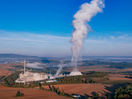 Можниот недостиг од струја го одложува гасењето на нуклеарките во Германија