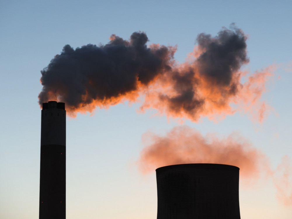 ЕУ размислува да ги врати во употреба дозволите за емисија на „CO2“