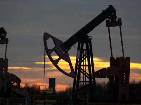 Цената на нафтата падна и покрај одлуката на ОПЕК+
