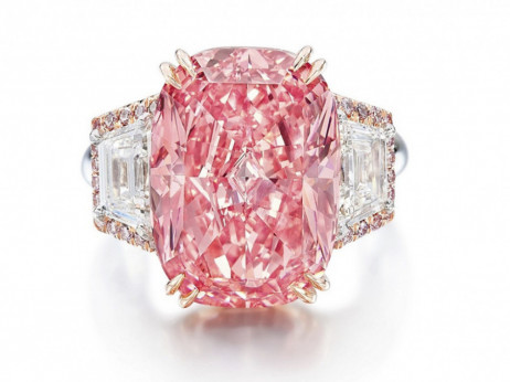 Нов светски рекорд во аукциска продажба на дијамант