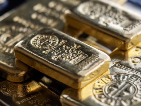 Златото е стабилно во пресрет на податоците за инфлација во САД