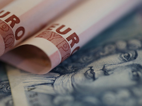 Каква судбина го чека еврото: Кај нас пораснале заштедите во долари