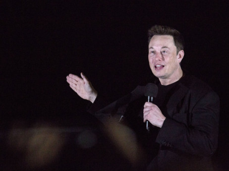 Маск „распали“ кон инвеститор кој е незадоволен од падот на акциите на Тесла