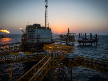 Нафтата е на чекор до месечен раст во пресрет на кратењето од ОПЕК+