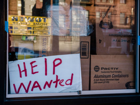 Неочекуван раст на слободните работни места во САД, нов притисок врз ФЕД