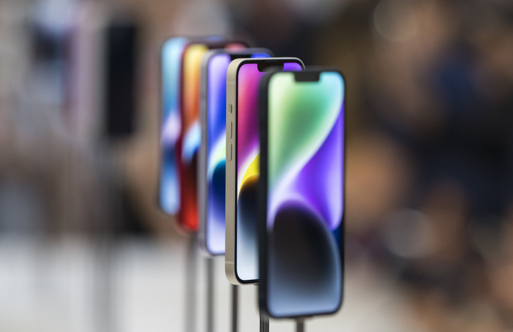 „Епл“ го намалува производството на ајфон 14 за три милиони уреди