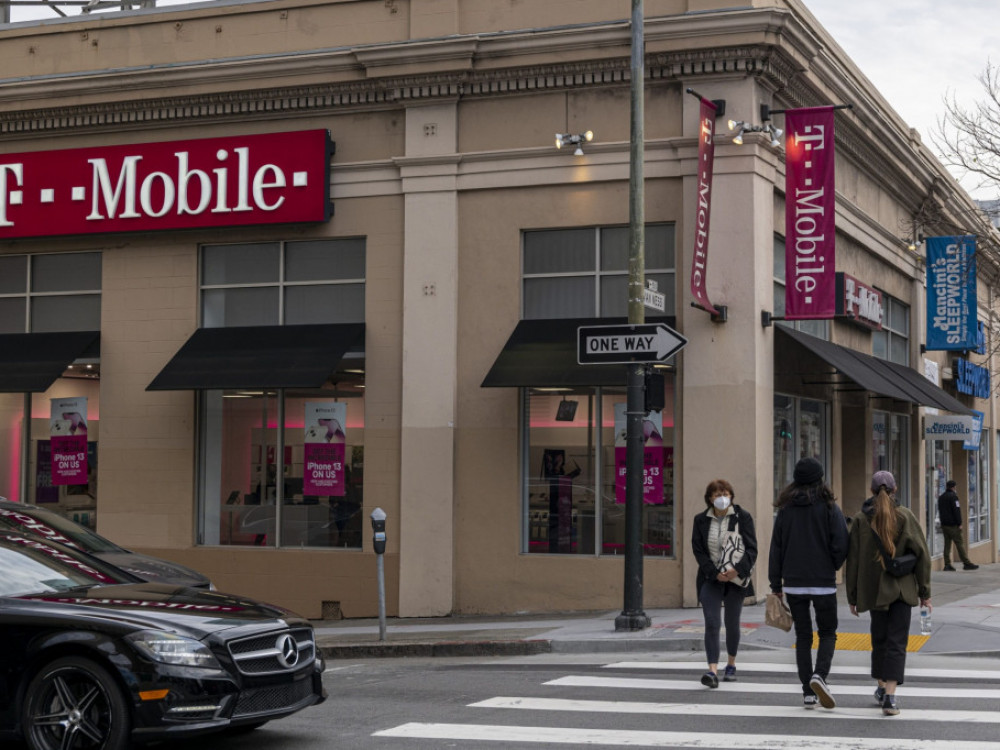 Добивката на „Дојче телеком“ порасна за 77,5 отсто водена со силниот долар