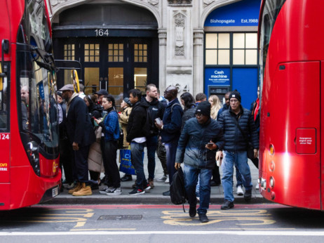 Возови, авиони и автобуси, кој е следен за штрајк во Велика Британија?